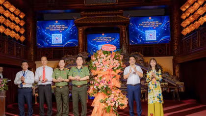 Công an TP Huế ra mắt Câu lạc bộ "Niềm tin số TP Huế"