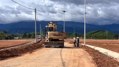 Tăng tốc hoàn thành khu tái định cư các xã biên giới ở A Lưới
