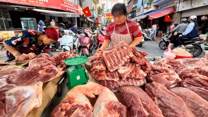  Ngăn thực phẩm bẩn lên bàn ăn, cần kiểm soát đồng bộ theo chuỗi