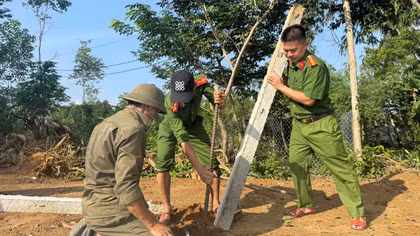 "Gần dân nhất" để xây dựng thế trận lòng dân vững chắc 