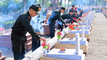Ấm lòng tri ân, thắm tình quân dân qua những nẻo đường hành quân