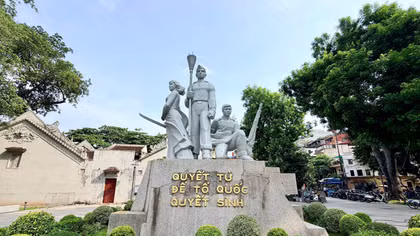 Hà Nội di chuyển tượng đài "Quyết tử để Tổ quốc quyết sinh" 