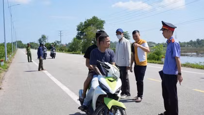 Cướp giật tài sản của du khách nước ngoài, 2 đối tượng sa lưới