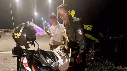 Tổ tuần tra 785 Công an TP Huế cứu sống nam thanh niên nhảy sông tự vẫn
