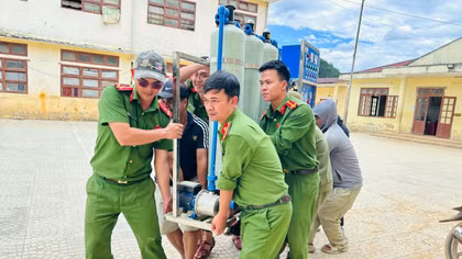 Lực lượng Công an Đà Nẵng đồng hành cùng học sinh nghèo vùng cao