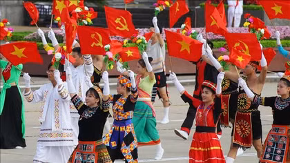 Bài trừ cái xấu, nhân lên cái đẹp