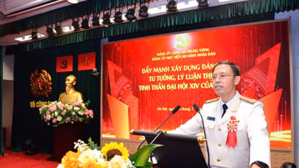Khi người chiến sĩ cất lời thơ
