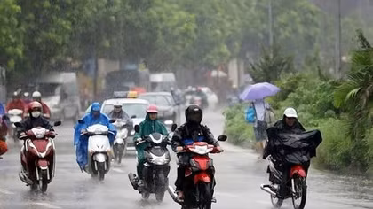 Không khí lạnh đầu mùa tràn xuống, miền Bắc và Trung Bộ mưa dông