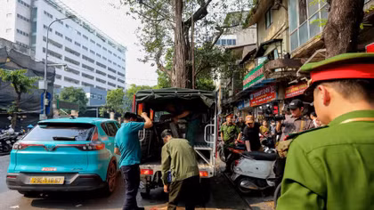 Hà Nội đề xuất tăng mức phạt hành vi lấn chiếm vỉa hè, lòng đường 