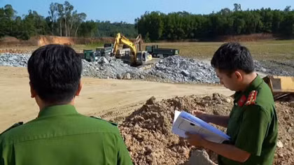 Quảng Ngãi: Khởi tố giám đốc công ty bán đất san lấp sai quy định