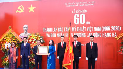 Bảo tàng Mỹ thuật Việt Nam đón nhận Huân chương Lao động hạng Ba
