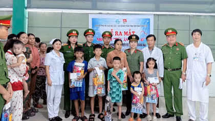 Công xã Đại Lộc tổ chức “Bữa ăn nhân ái” tại Bệnh viện Đa khoa khu vực miền núi phía Bắc Quảng Nam.