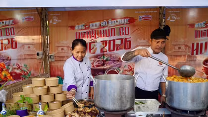 Ẩm thực từ nhiều vùng miền hội tụ bên dòng sông Hương 