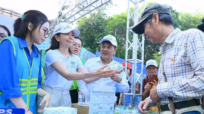 Chất thải nếu không được thu gom, phân loại sẽ là gánh nặng lớn cho hạ tầng đô thị