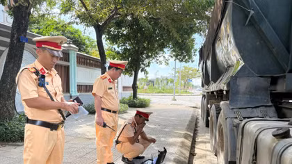 Công an TP Huế: Kiên quyết xử lý phương tiện quá khổ, quá tải
