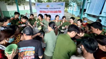 Ý nghĩa chương trình “Bát cháo nghĩa tình” trong Ngày Phụ nữ Việt Nam