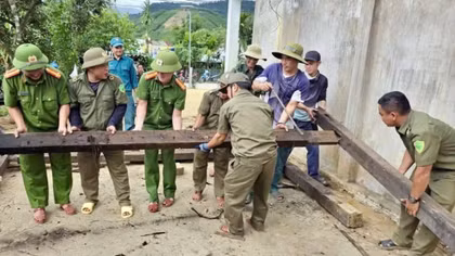 Công an chung sức kiên cố hóa nhà tạm nơi vùng cao, biên giới phía Tây Đà Nẵng