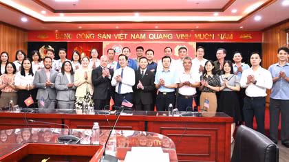 Việt Nam - DEA tăng cường hợp tác nhận diện các chất ma túy mới