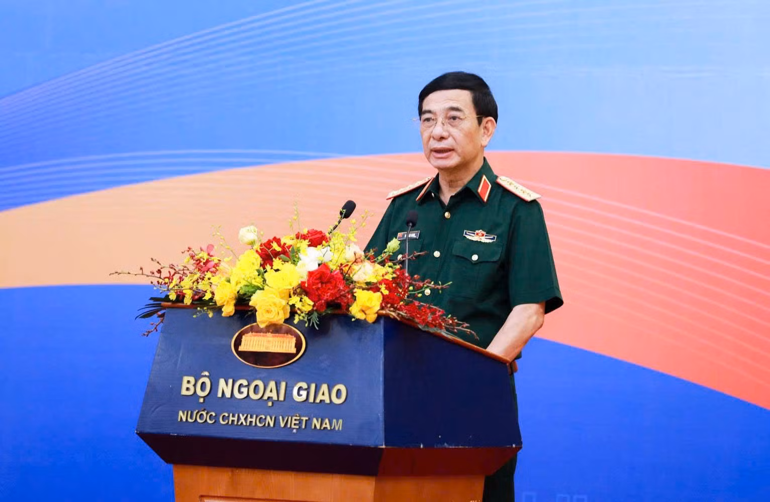 Đại tướng Phan Văn Giang, Phó Thủ tướng Chính phủ, Bộ trưởng Quốc phòng, nhấn mạnh vị trí của hội nhập quốc tế và đối ngoại quốc phòng trong tổng thể đối ngoại của Đảng, ngoại giao Nhà nước và đối ngoại nhân dân.