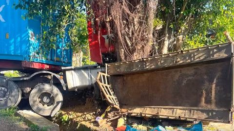 Thêm 2 nạn nhân tử vong trong vụ xe đầu kéo tông xe công nông