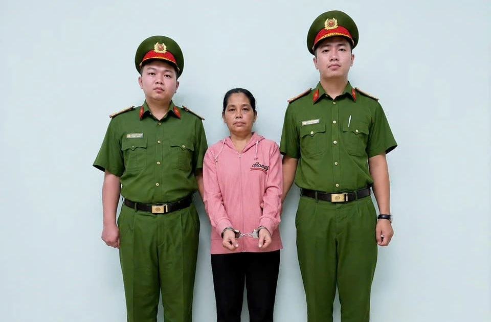 Bắt khẩn cấp bảo mẫu bạo hành trẻ em