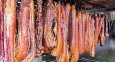 Thịt hun khói xào tỏi ngọt tận mang tai