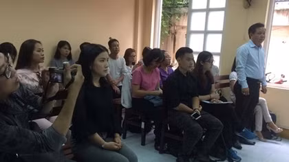 Hoãn phiên tòa xử vụ Ngọc Trinh kiện Nhà hát kịch TP.HCM 