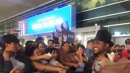 Apl De Ap sang Việt Nam sớm hơn 2 ngày để chuẩn bị cho Đại tiệc ánh sáng 2017