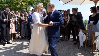 Kremlin công bố video Tổng thống Nga-Mỹ cùng nhảy trên nền nhạc Nga