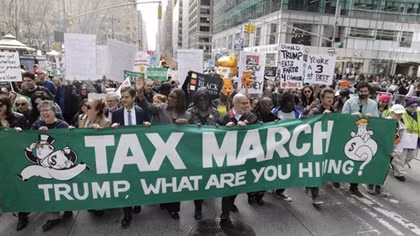Người Mỹ xuống đường đòi Trump công khai hồ sơ thuế