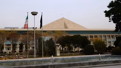 Nhiều tay súng xông vào Tòa nhà Quốc hội Iran rồi nã đạn điên cuồng vào các nghị sĩ