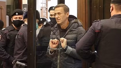 Tòa án Nga tuyên phạt Navalny 3,5 năm tù giam