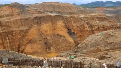 (NÓNG) 27 người nghi mất mạng trong vụ sạt lở mỏ khai thác đá quý