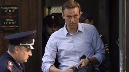 Đại sứ Nga bị Anh triệu tập vì nghi án Navalny trúng độc Novichok