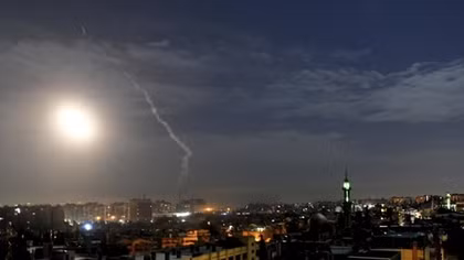 Israel giội bão hỏa lực về phía thủ đô Damascus của Syria