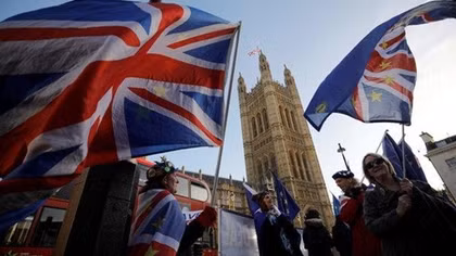 Brexit quanh quẩn ngõ cụt, Anh lục đục đi tìm phương án B
