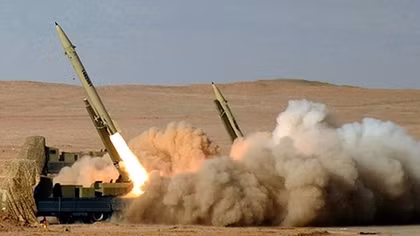 Iran liên tiếp ra mắt tên lửa dẫn đường giữa lúc căng thẳng
