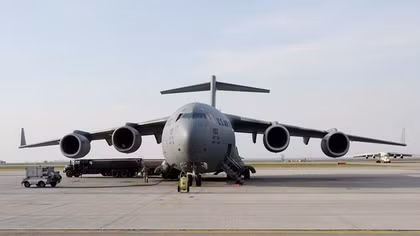 Xe tải nhiên liệu chuyên dụng của Air Force One đến Hà Nội 