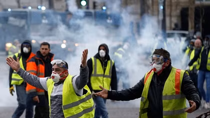Người biểu tình "áo gile vàng" tiếp tục đốt phá thủ đô Paris
