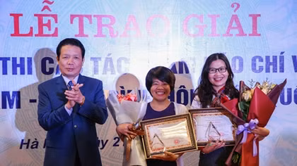 Trao giải cuộc thi báo chí về chủ đề "Việt Nam - Quá trình hội nhập quốc tế"