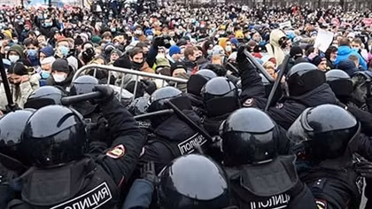 Nga bắt vợ Navalny và 600 người khác vì biểu tình trái phép