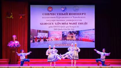 Sinh viên Việt-Nga hào hứng giao lưu văn hoá, nghệ thuật