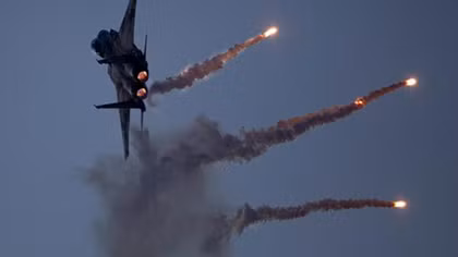 Israel ồ ạt nã tên lửa vào Syria trước thềm thượng đỉnh Putin - Trump