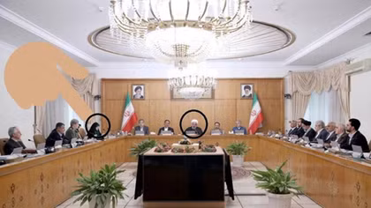 Ngồi cạnh Phó Tổng thống nhiễm COVID-19, Tổng thống Iran có nguy cơ lây nhiễm