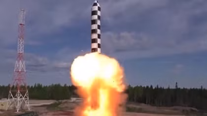 Nga hé lộ kế hoạch đưa đầu đạn siêu vượt âm lên ICBM Sarmat