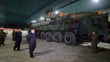 Chủ tịch Kim Jong-un tới thăm loạt nhà máy chế tạo tên lửa