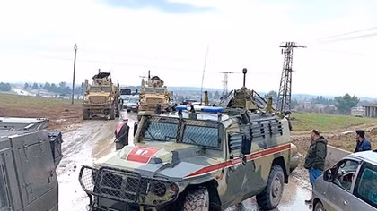 Quân đội Nga chặn đường, xua đuổi lính Mỹ ở Tây Bắc Syria