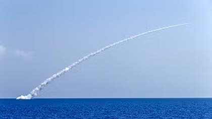 Tàu ngầm Nga nã liên tiếp tên lửa hành trình san phẳng trụ sở khủng bố ở Syria 