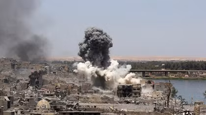 Liên quân Mỹ không kích ồ ạt vào mục tiêu quân đội Syria