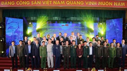 Nồng thắm mãi tình thầy trò, đồng chí Việt - Nga